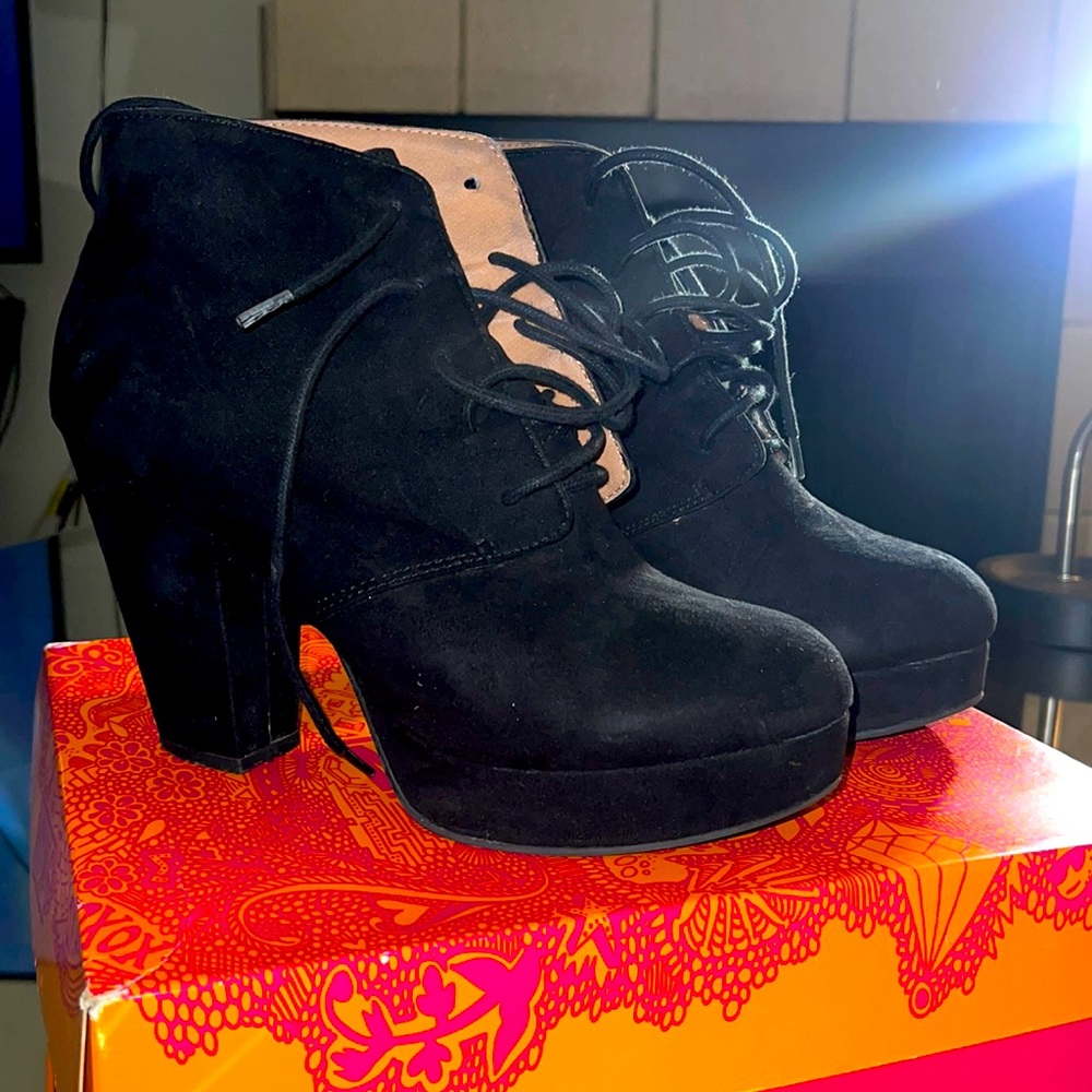 Women’s Black Heel Boot